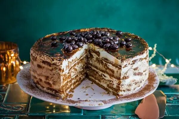 طرز تهیه کیک یخچالی موز و گردو در چند دقیقه