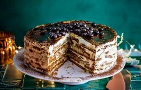 طرز تهیه کیک یخچالی موز و گردو در چند دقیقه