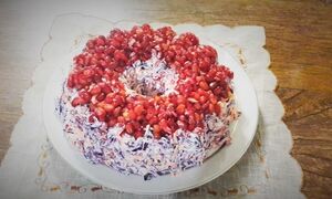 طرز تهیه سالاد یلدایی با انار و گل‌کلم