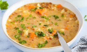 چطور سوپ برنج را با برنج نیم دانه درست کنیم؟