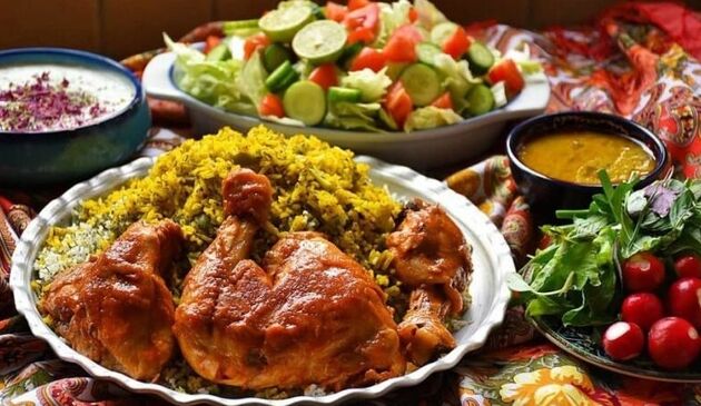 سیب پلو کرمانشاهی با مرغ؛ بهتر است برای پختنش روغن کرمانشاهی را حذف نکنید!
