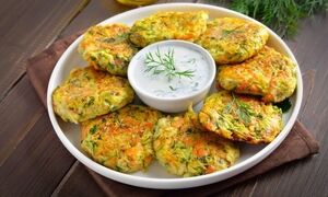  پنکیک سیب زمینی و شوید با سالاد ماهی
