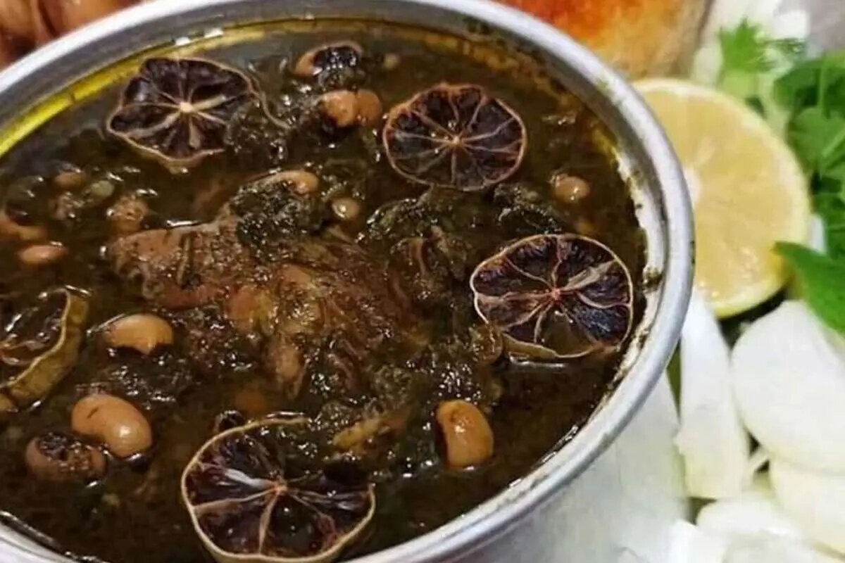  چرا قورمه سبزی آب می‌اندازد یا تلخ می‌شود؟ راهکار رفع شوری، سفتی گوشت و لوبیا