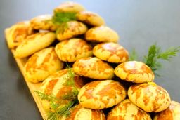 دستور پخت پواچا؛ نان ترکی با طعم پنیر و شوید