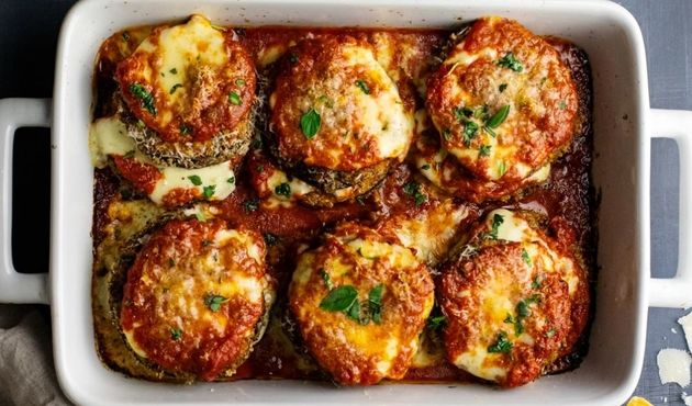 طرز تهیه بادمجان پنیری، غذای خوشمزه مدیترانه‌ای 