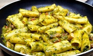 ببینید؛ طرز تهیه پاستای ایتالیایی با ریحان و گوجه گیلاسی