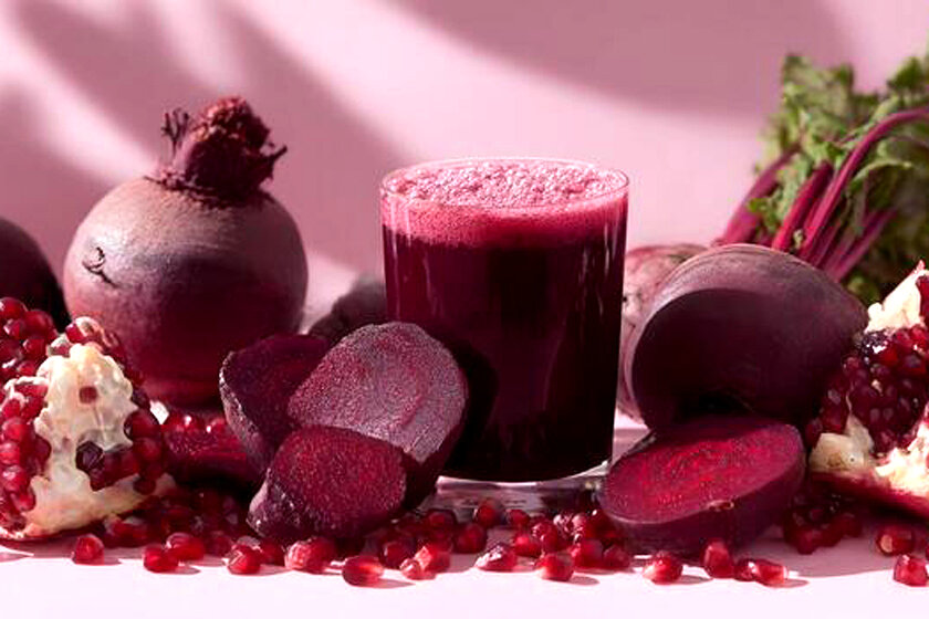 طرز تهیه اسموتی انار و لبو برای شب یلدا