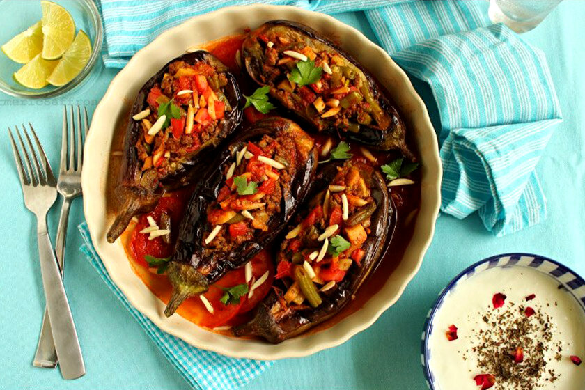 طرز تهیه بادمجان شکم پر به دو روش