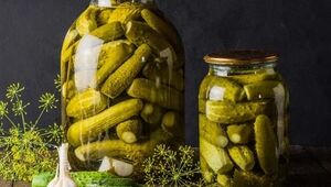 با خنک شدن هوا وقت درست کردن خیارشور خانگی آنهم بدون کپک است
