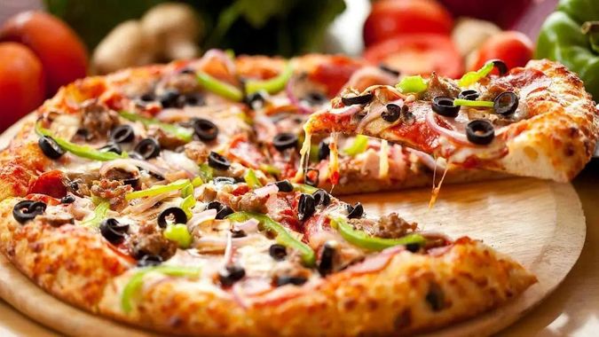 طرز تهیه پیتزای خانگی با خمیر دست ساز