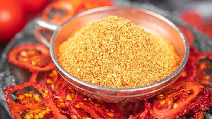چگونه پودر گوجه‌فرنگی خانگی درست کنیم؟ + موارد مصرف