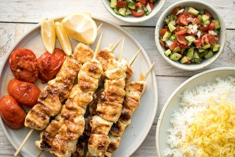 طرز تهیه جوجهکباب در ماهیتابه رژیمی آبدار و خوشمزه