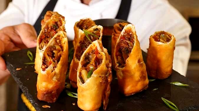 اسپرینگ رول با سس اسفناج ؛ طعمی متفاوت و سالم + روش تهیه