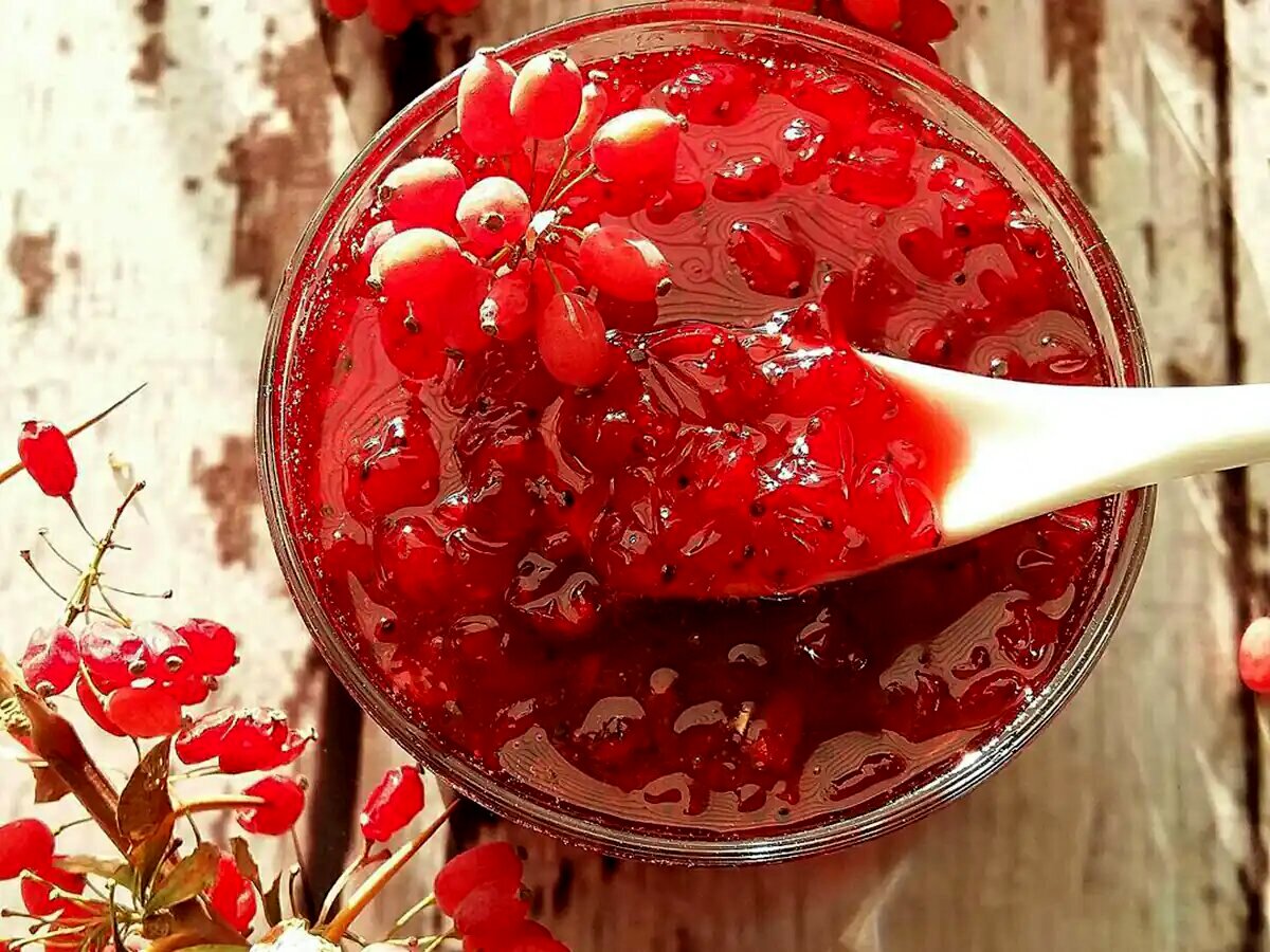 چگونه مربای زرشک خوش‌رنگ درست کنیم؟ قرمز ، شفاف و خوش طعم + فوت و فن