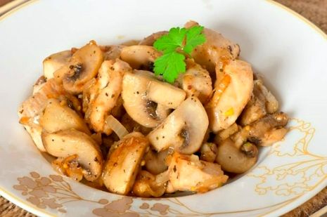 طرز تهیه سالاد گرم زمستانی با مرغ و سبزیجات