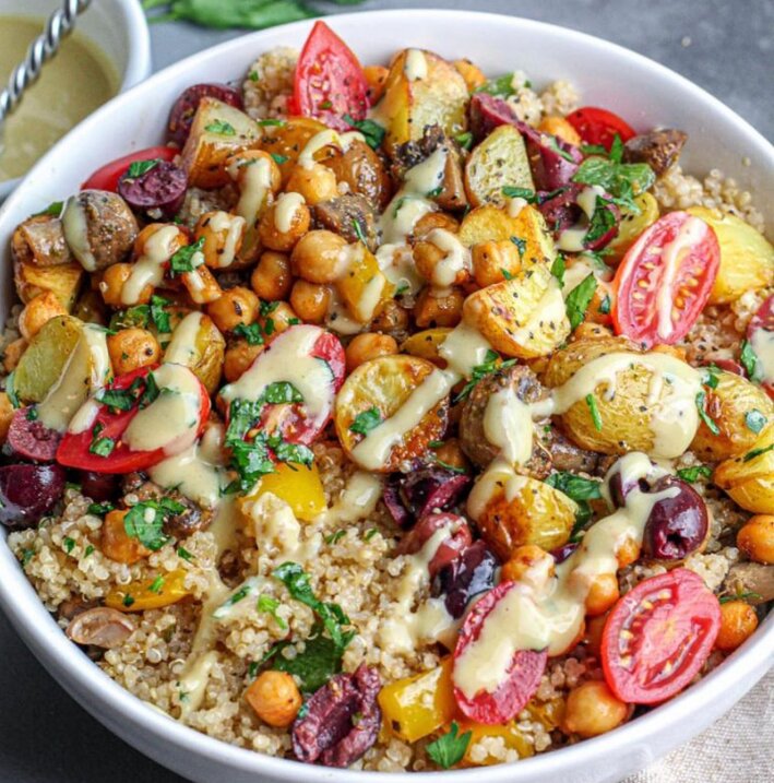 طرز تهیه سالاد کینوا با سیب زمینی برشته