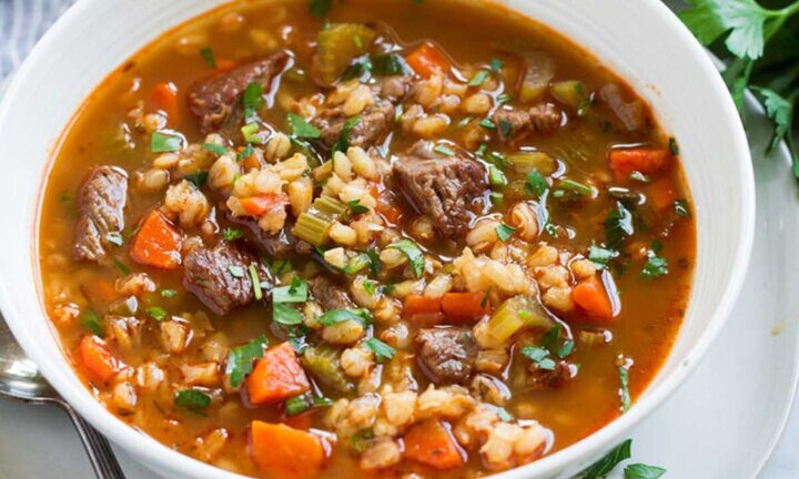طرز تهیه سوپ جو با گوشت چرخ‌کرده