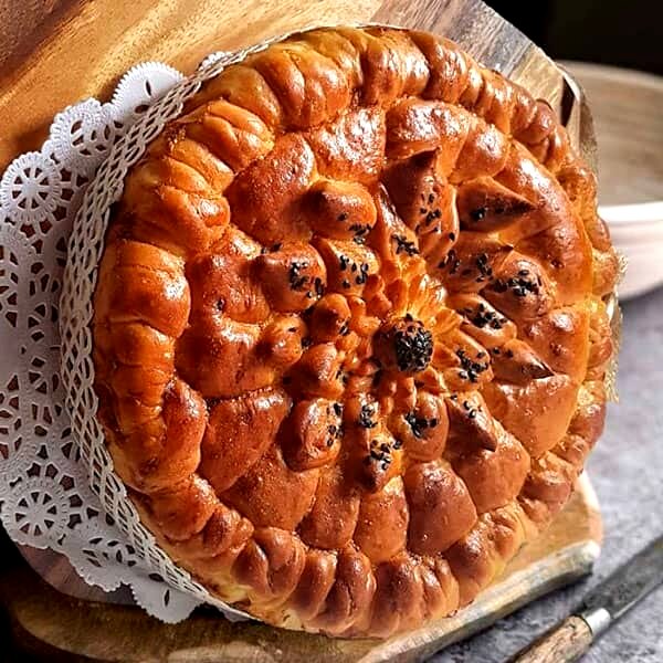 طرز تهیه نان توتمانیک بلغاری؛ با پنیر فتا امتحان کنید