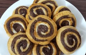طرز تهیه پیراشکی دو رنگ؛ یک گزینه خوشمزه برای عصرانه