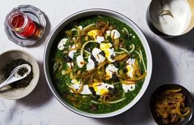 سبزی آش شامل چیست؛ سبزی آش رشته را کی بریزیم ؟