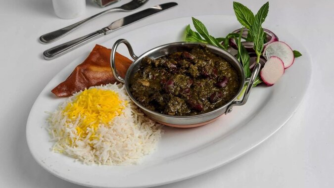 طرز تهیه قورمه سبزی با سبزی خشک با همه ترفندها