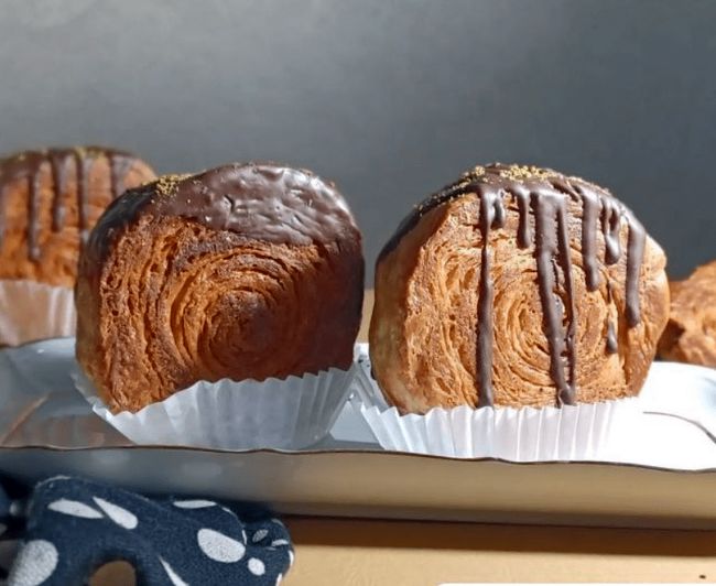 طرز تهیه رول شکللاتی نیویورکی با خمیر هزارلا