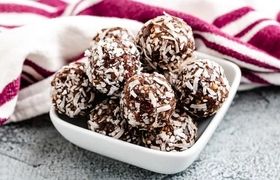طرز تهیه دسر مخصوص رمضان با خرما و بیسکویت