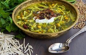 طرز تهیه آش رشته؛ یک افطاری جذاب