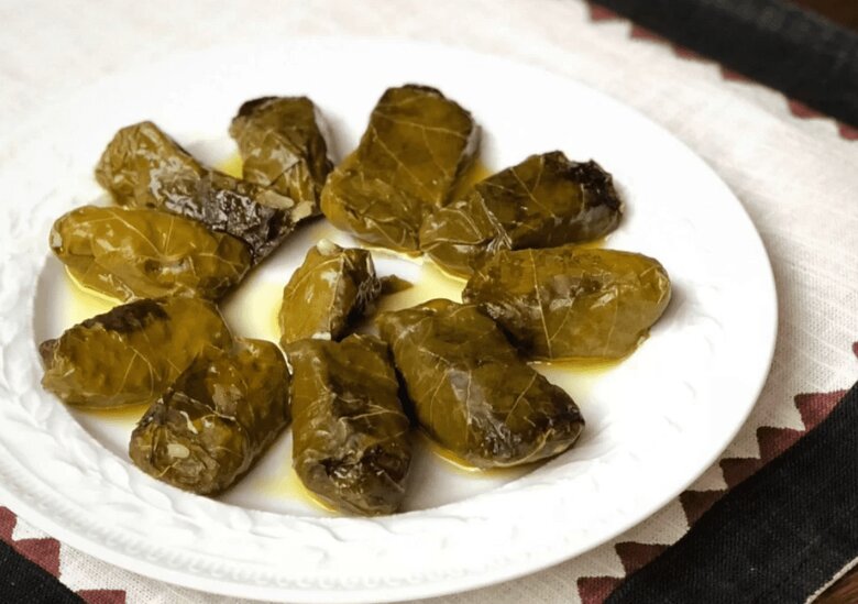 طرز تهیه دلمه برگ مو با شیره انگور