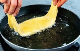 (ویدیو) طرز پخت پیراشکی پیتزایی با خمیر ساده خانگی