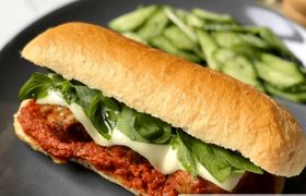 طرز تهیه ساندویچ کوفته ریزه ایتالیایی با سس مخصوص