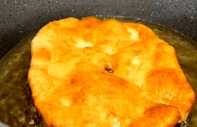 (ویدیو) طرز تهیه نان روغنی چلیک یا نان سرخ نرم و خوشمزه!