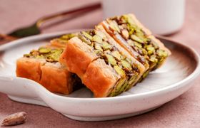 طرز تهیه شیرینی قرابیه پسته، دسر خوشمزه و محبوب