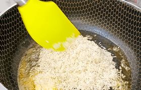 (ویدیو) طرز پخت یک غذای متفاوت با برنج و گوجه