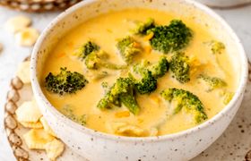 طرز تهیه سوپ بروکلی و پنیر چدار