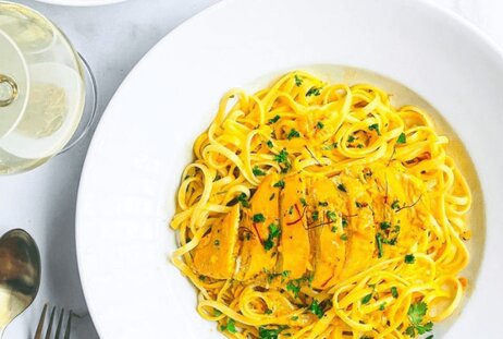 طرز تهیه پاستا با سس خامه ای زعفرانی