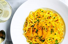 طرز تهیه پاستا با سس خامه ای زعفرانی