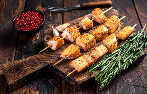 طرز تهیه کباب ماهی اوزن برون به روش ذغالی و تابه‌ای