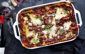 طرز تهیه لازانیای ایتالیایی با سوسیس به سبک کلبه شمالی