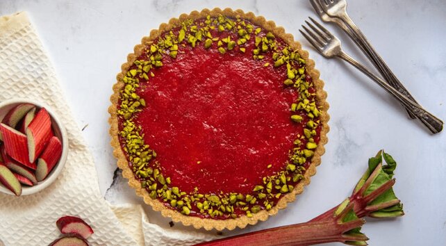 طرز تهیه تارت ریواس مخصوص فصل بهار