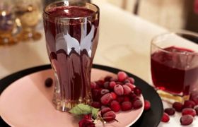 طرز تهیه شربت زغال اخته؛ ۳ روش آسان با ترفندهای کاربردی