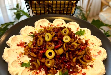 دستور تهیه یک پیش غذای ترکی با زیتون و پنیر