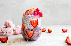 طرز تهیه اسموتی و دسر با دانه چیا؛ مناسب صبحانه یا میان‌وعده