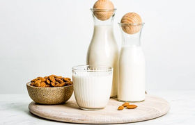 چطور در خانه شیر بادام درست کنیم؟