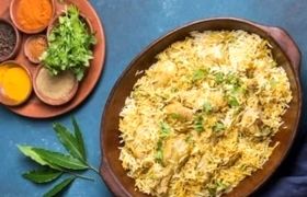 طرز تهیه گشنیز پلو با مرغ زعفرانی مجلسی؛ خوشمزه فوری