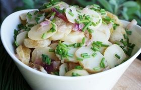 طرز تهیه سالاد سیب زمینی اتریشی