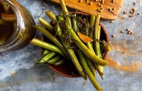 طرز تهیه ترشی شور لوبیا سبز، یک چاشنی خوشمزه و سالم