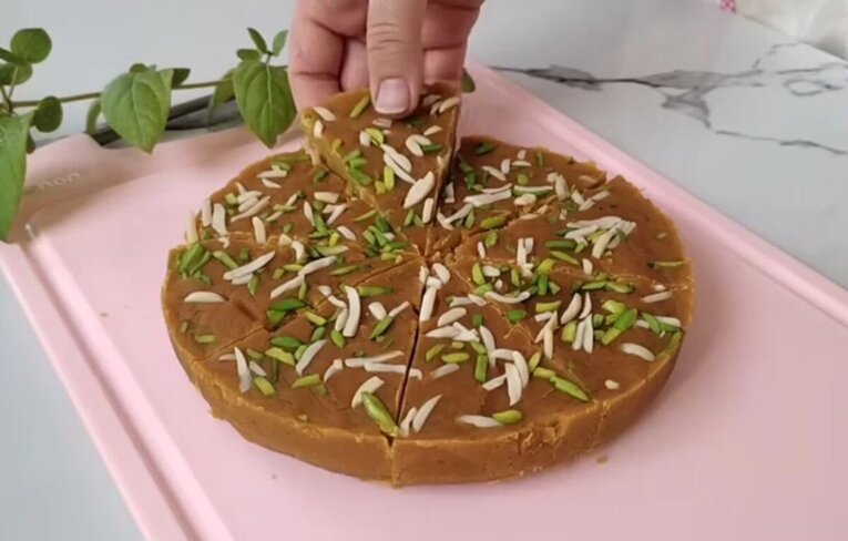 (ویدیو) طرز تهیه حلوا قالبی بدون آرد و بدون شکر