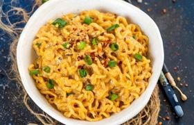 دستور پخت نودل با پنیر چدار و پنیر گودا