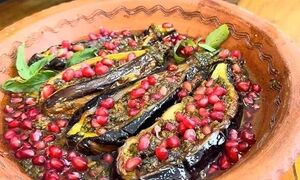 بادمجان ناردونی کاملا گیاهی؛ غذای پاییزیِ شمال که با انار تازه جان می‌گیرد